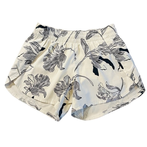 ATHLETA WOMEN’S WHITE & BLACK TROPICAL PATTERN ATHLETIC SHORTS SIZE SMALL - Picture 1 of 15